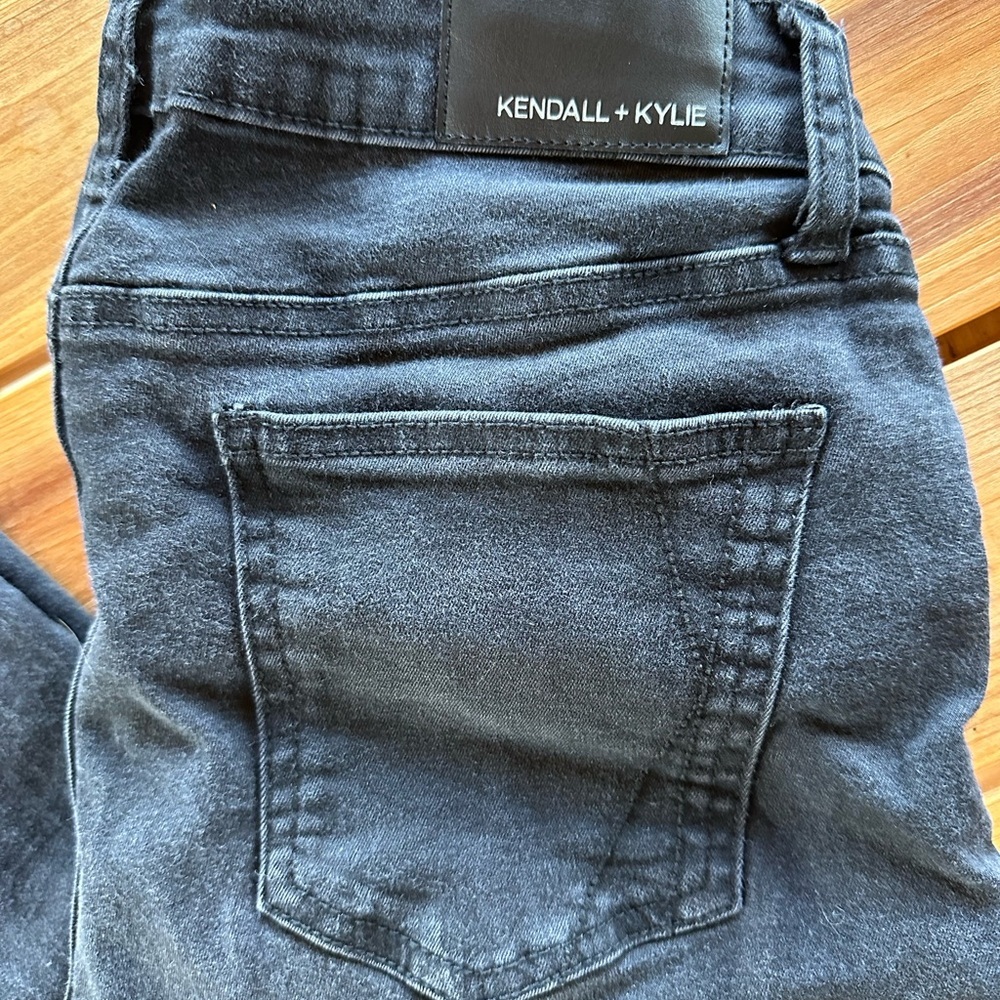 KENDALL & KYLIE JEANS - Picture 2 of 4